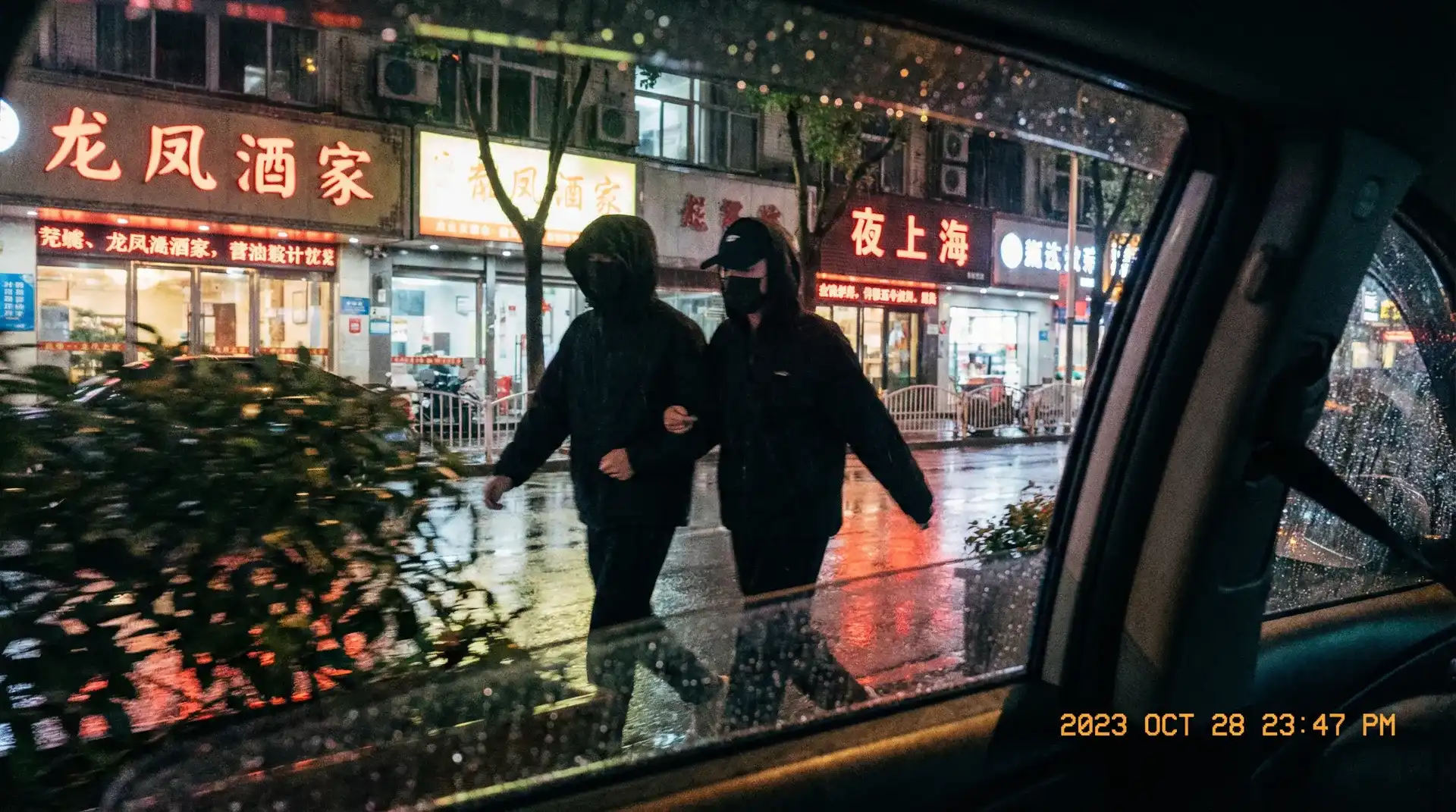 dnf圣骑士怎么加点 - 顶流明星深夜密会现场抓拍照片